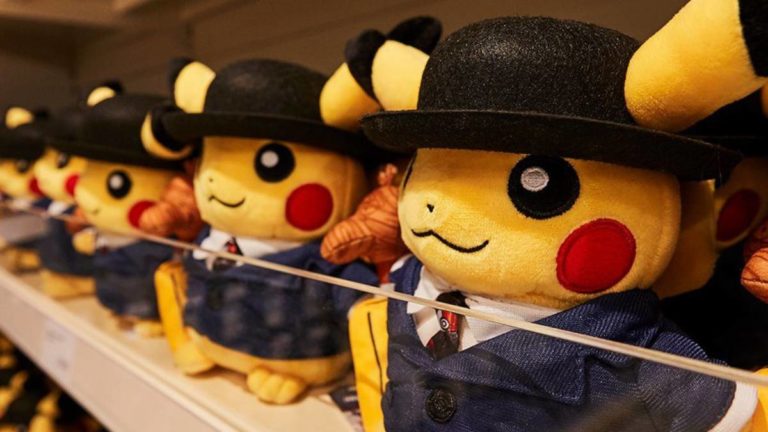 Pikachus londrinos estão disponíveis na loja (Fonte: Reprodução)