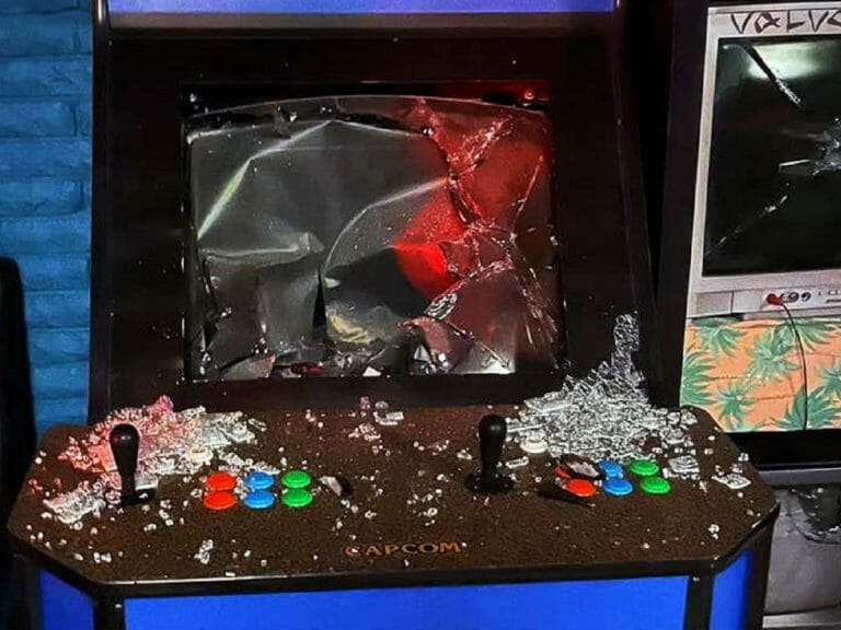 Fliperama destruído