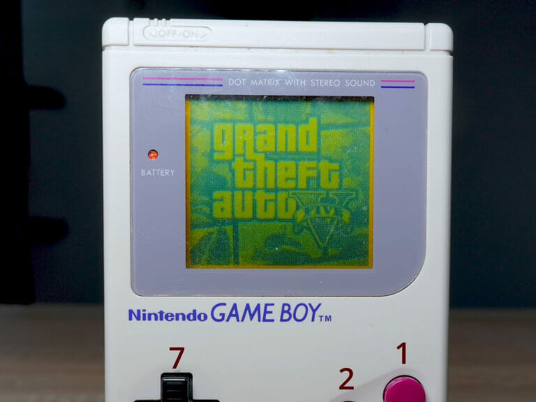 Game Boy com GTA 5