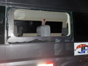 Uma das vans que transportava a delegação do Náutico