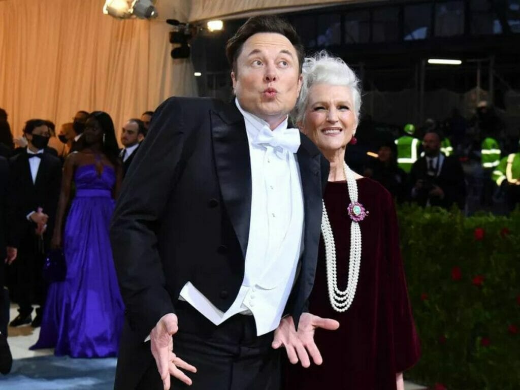 Elon Musk e mãe
