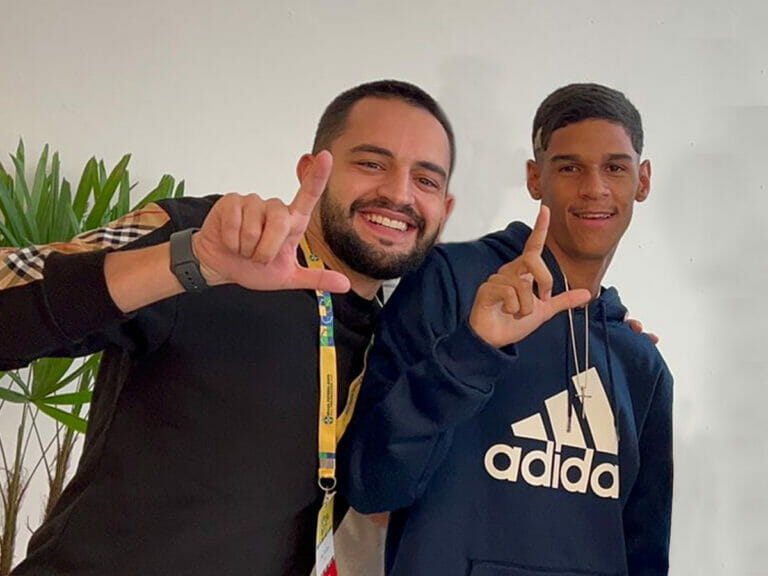 Gesto Luva de Pedreiro