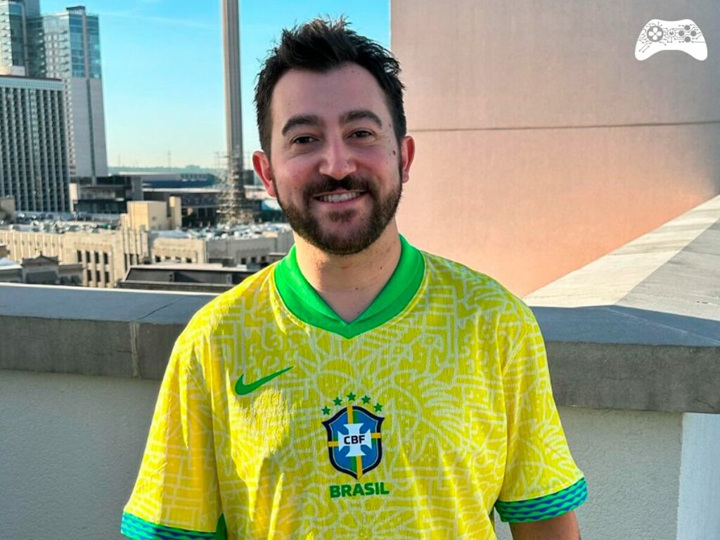 Vincent Martella com camisa do Brasil
