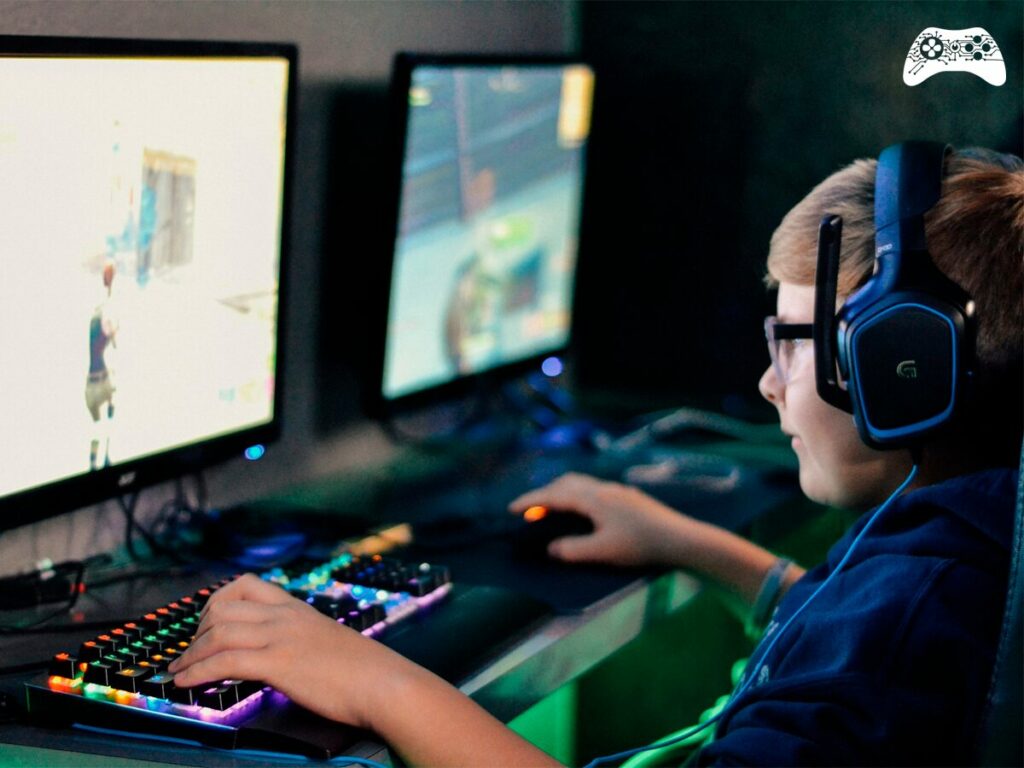 Menino jogando no PC